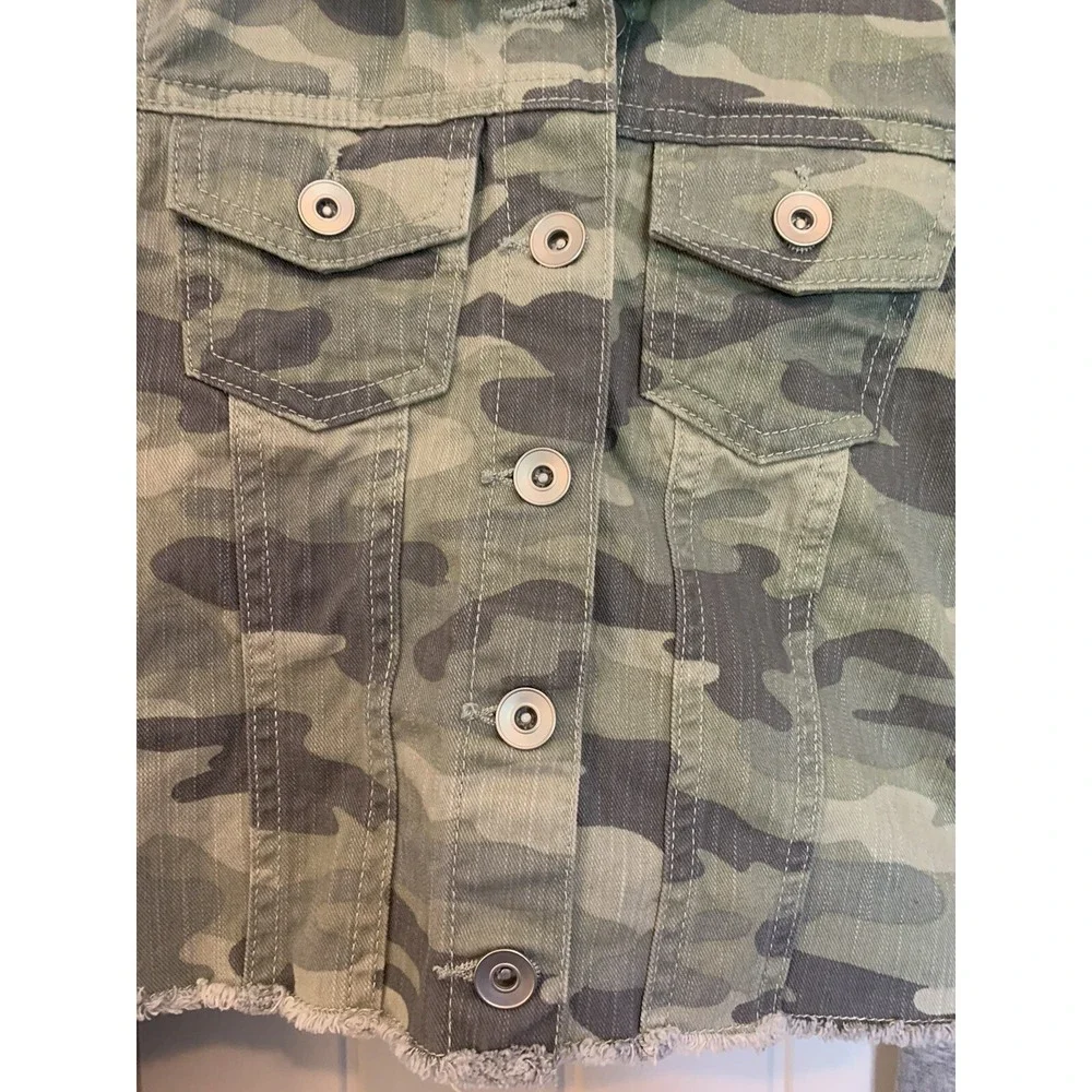 Childrens Place Girls Size 7/8 Green Camo‎ And Grey Hooded Jacket
